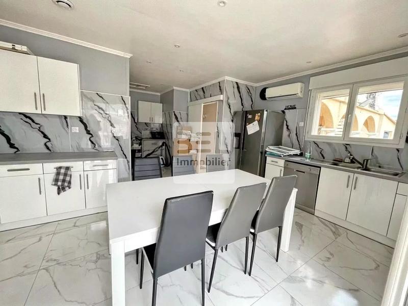 Maison - 273 m² - 11 pièces