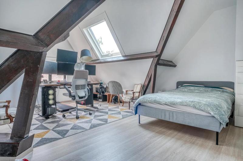 Maison - 210 m² - 8 pièces