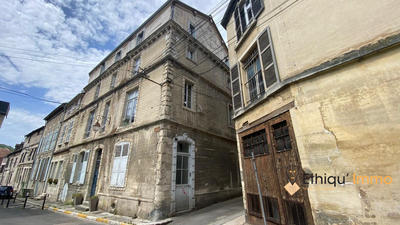 Maison - 450 m² - 12 pièces