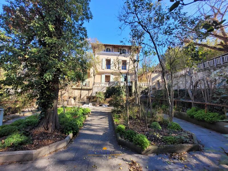 Maison - 225 m² - 10 pièces