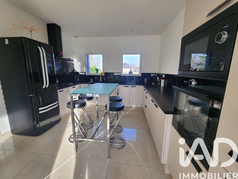 Maison - 200 m² - 8 pièces