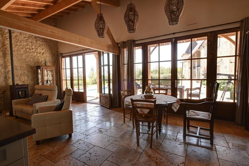 Maison - 374 m² - 13 pièces