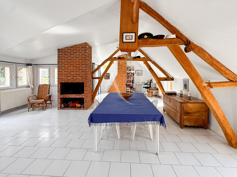 Maison - 261 m² - 11 pièces