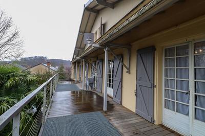 Maison - 298 m² - 9 pièces