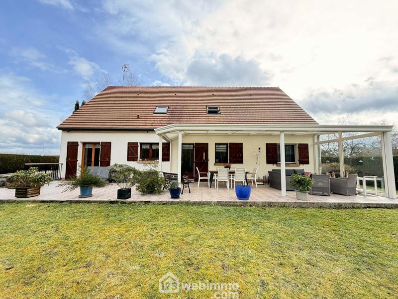 Maison - 203 m² - 9 pièces