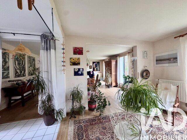Maison - 233 m² - 11 pièces