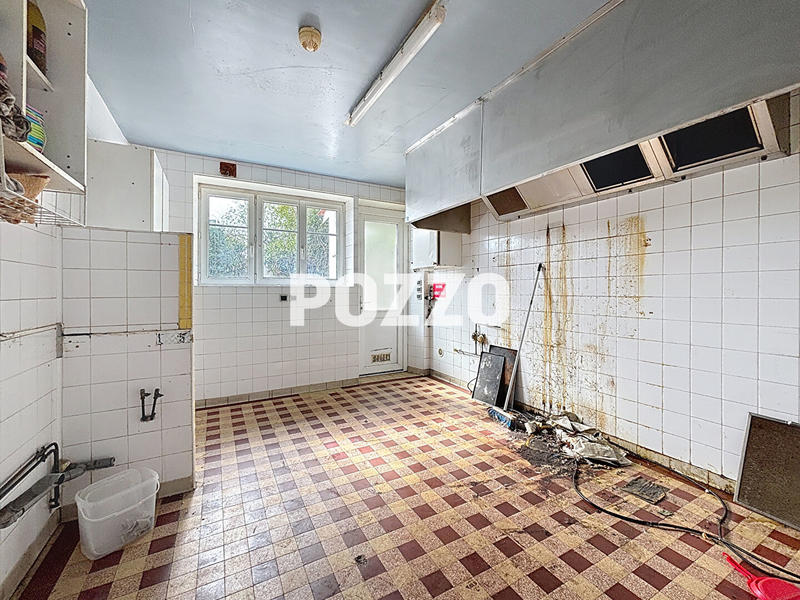 Maison - 227 m² - 12 pièces