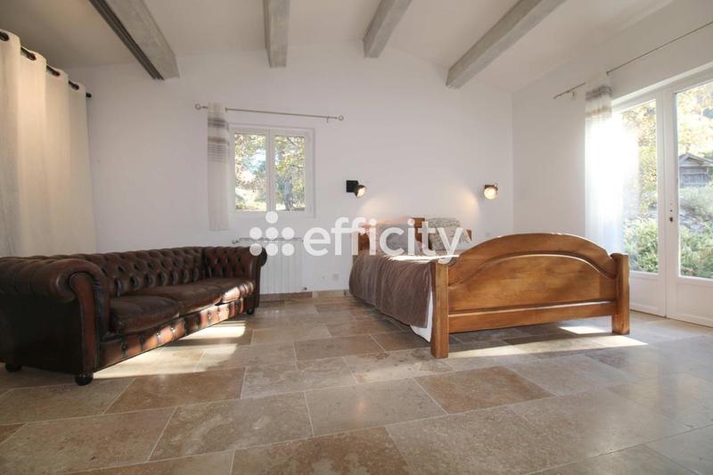 Maison - 238 m² - 8 pièces