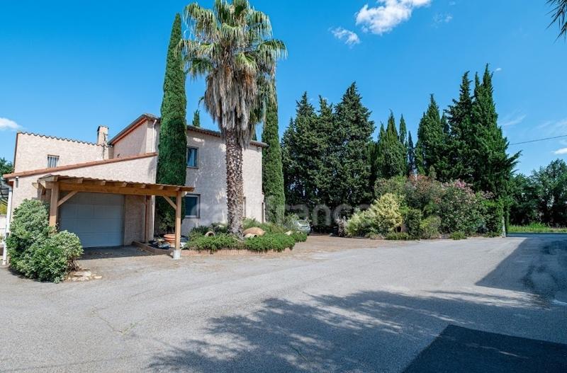 Villa - 230 m² - 9 pièces