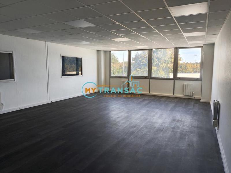Local d'activités - 582 m²