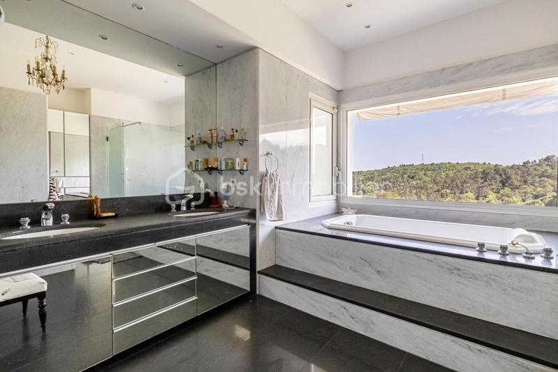 Maison d'architecte - 518 m² - 12 pièces