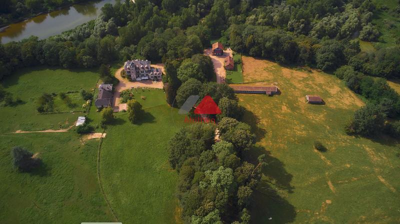 Château - 1 700 m² - 33 pièces