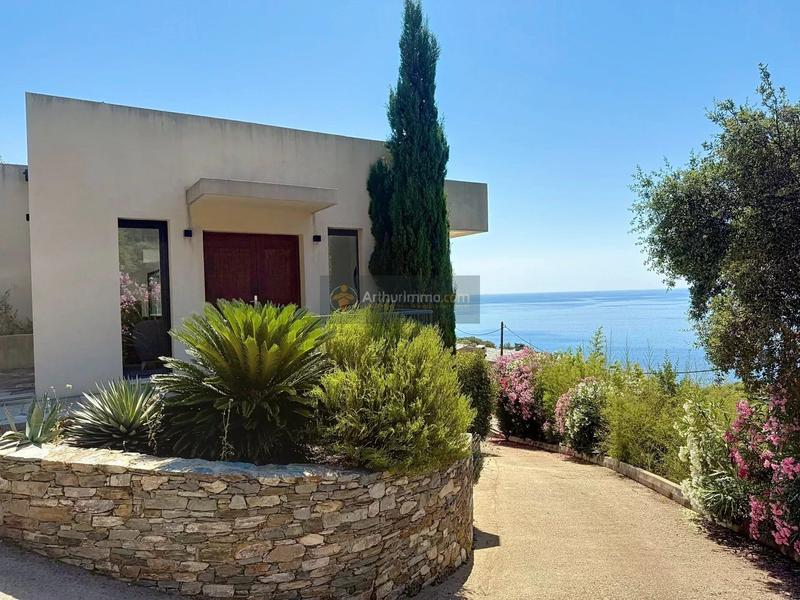 Maison - 202 m² - 7 pièces