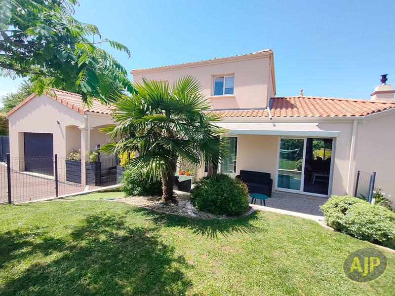 Maison - 247 m² - 8 pièces