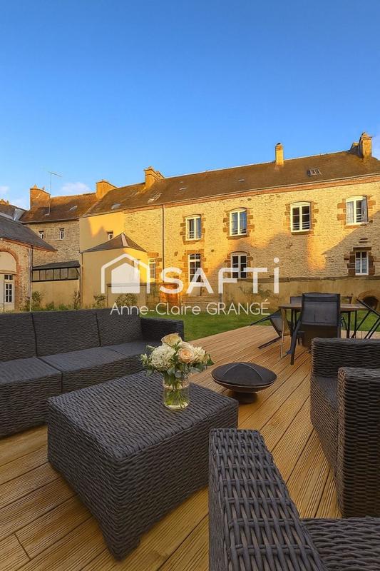 Maison - 221 m² - 12 pièces