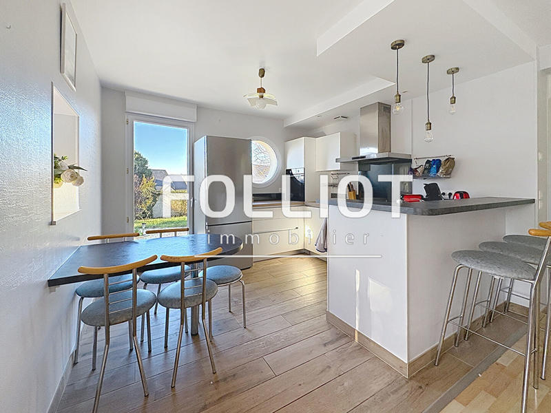 Maison - 145 m² - 9 pièces