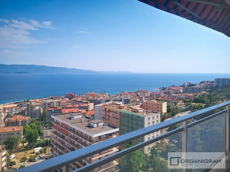 Appartement - 90 m² - 3 pièces