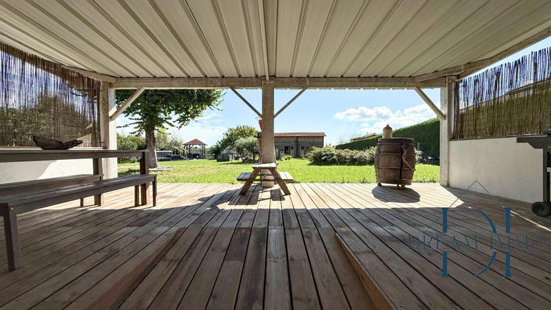 Maison - 271 m² - 9 pièces