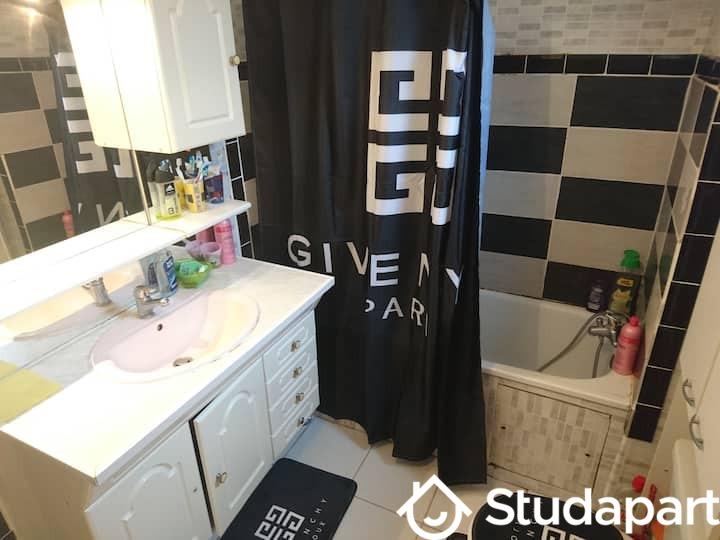 Chambre - 14 m² - 1 pièce