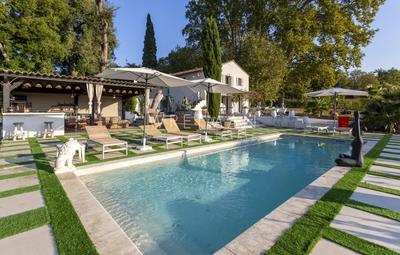 Propriété - 300 m² - 9 pièces