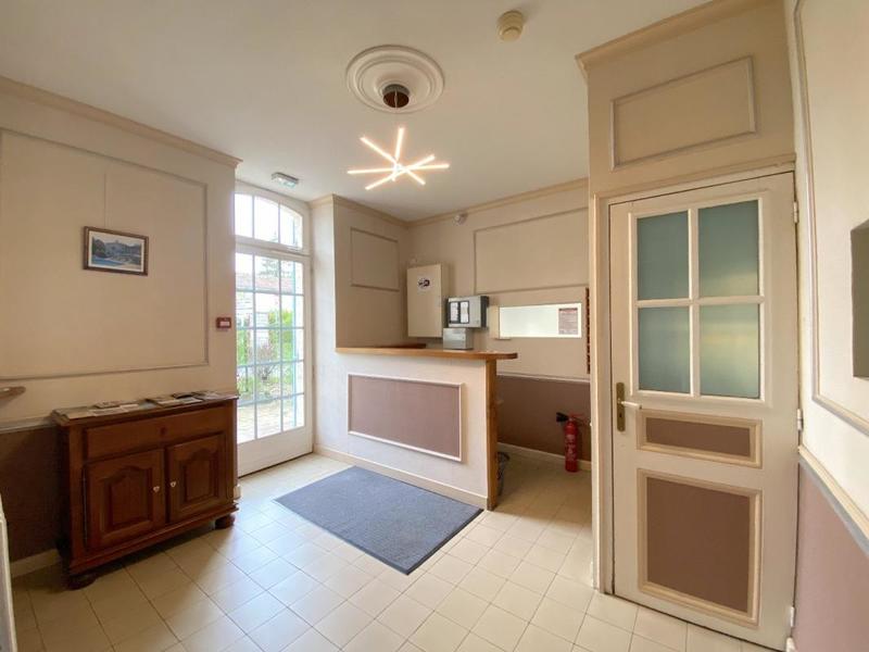 Maison - 725 m² - 24 pièces