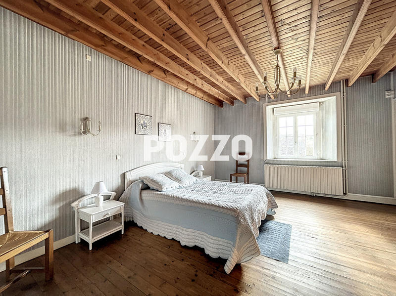 Maison - 248 m² - 9 pièces