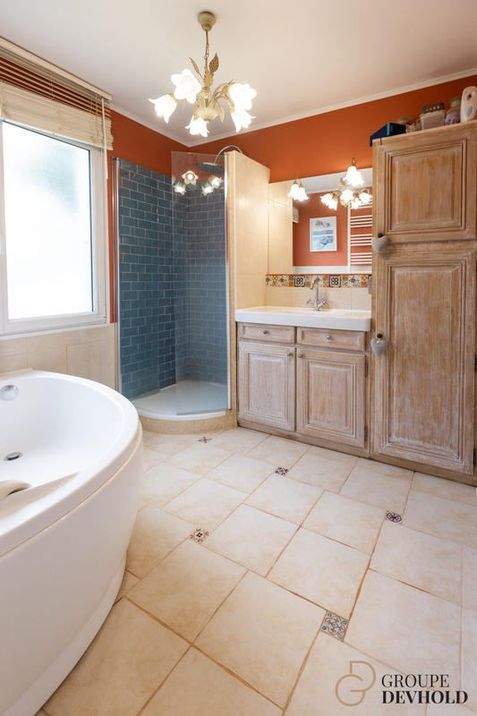 Maison - 182 m² - 8 pièces