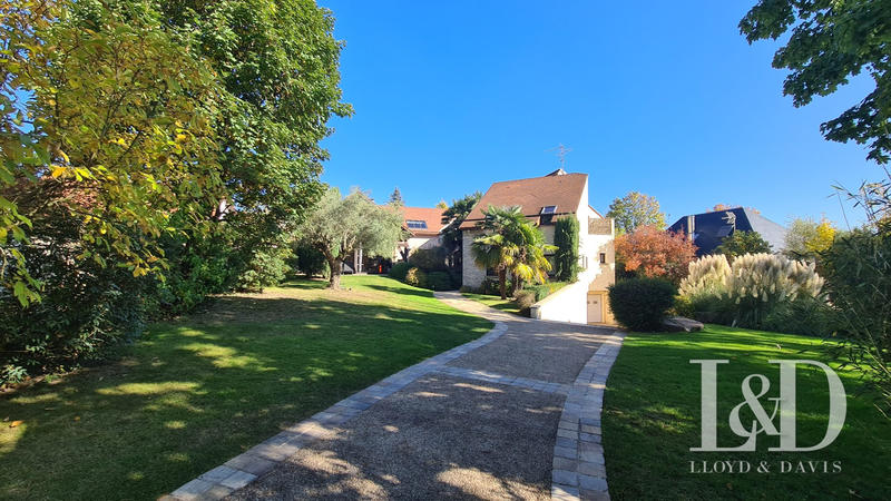 Maison - 482 m² - 10 pièces