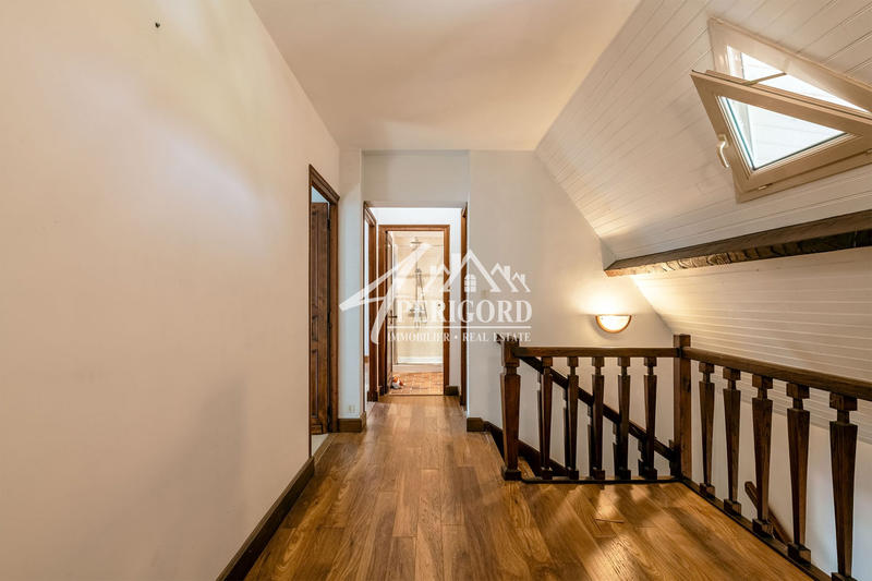 Maison traditionnelle - 145 m² - 6 pièces