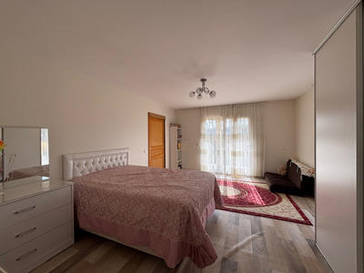 Maison - 183 m² - 8 pièces