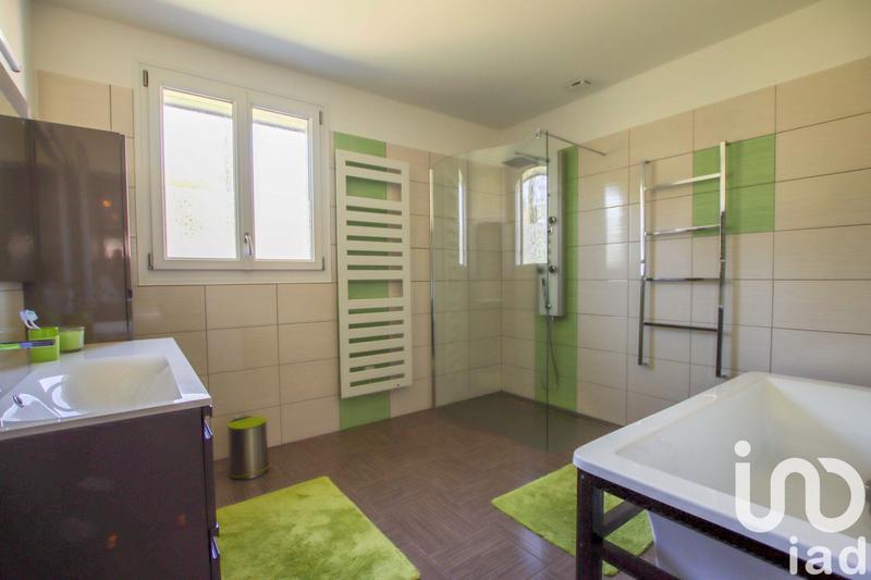 Maison - 220 m² - 7 pièces