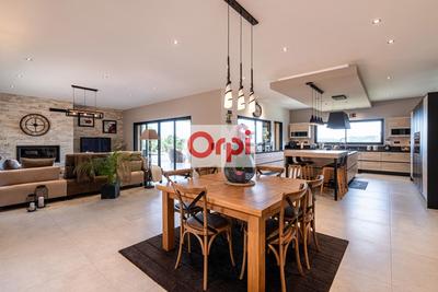 Villa - 263 m² - 7 pièces