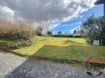 Terrain constructible - 3 072 m²