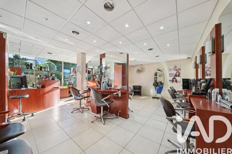 Maison - 241 m² - 9 pièces