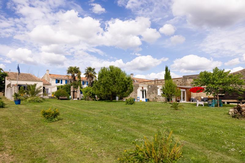 Maison - 228 m² - 6 pièces