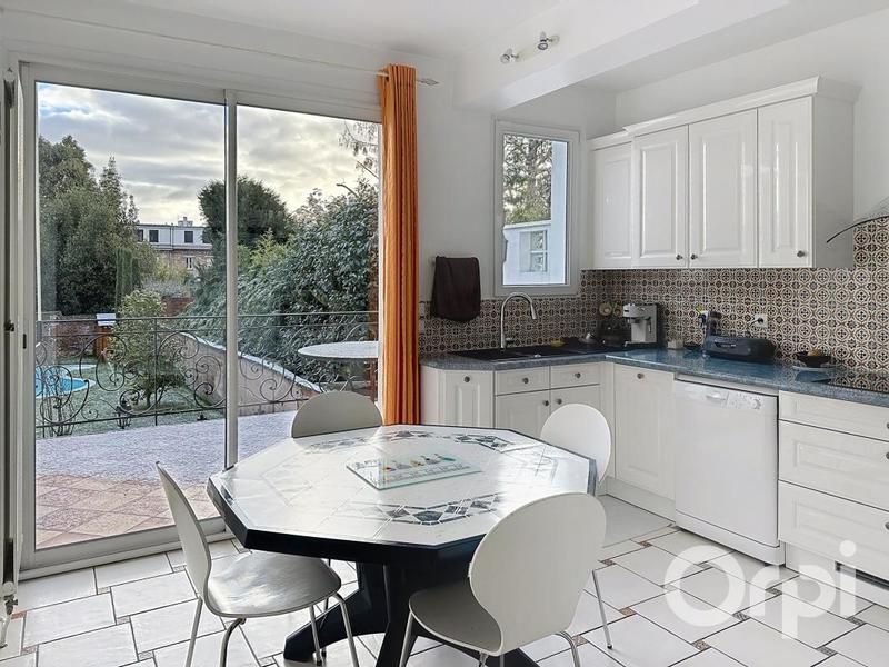 Maison - 217 m² - 7 pièces