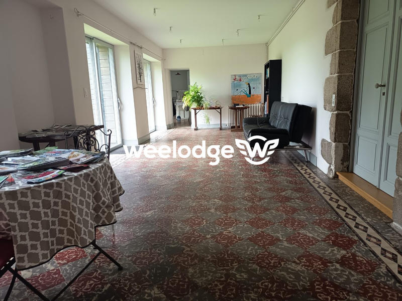 Maison - 392 m² - 15 pièces