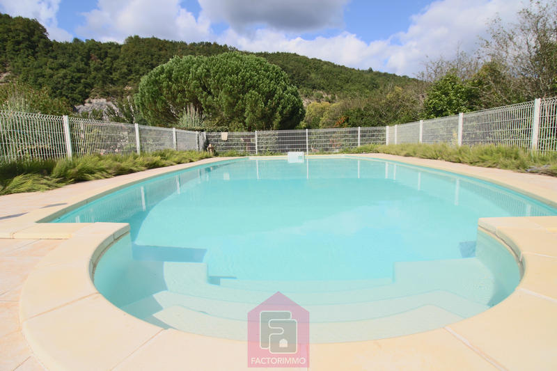 Maison - 315 m² - 8 pièces