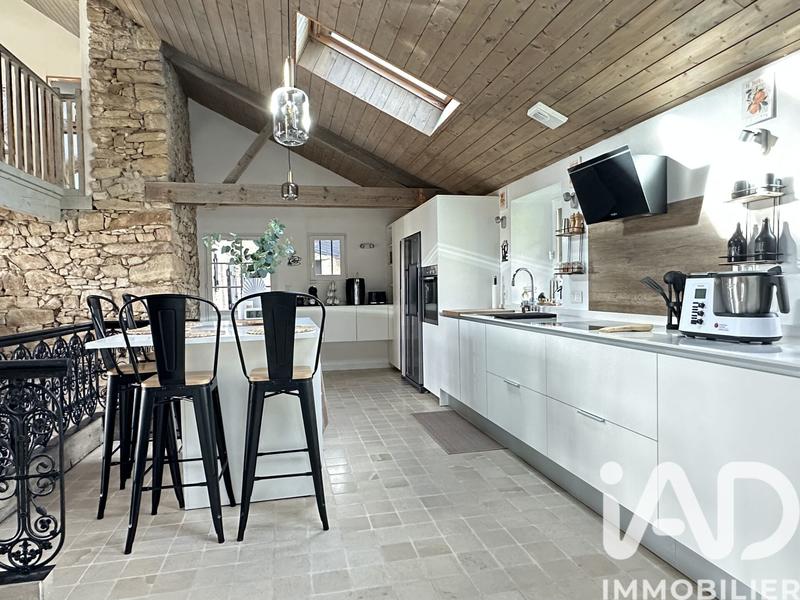 Maison - 256 m² - 10 pièces