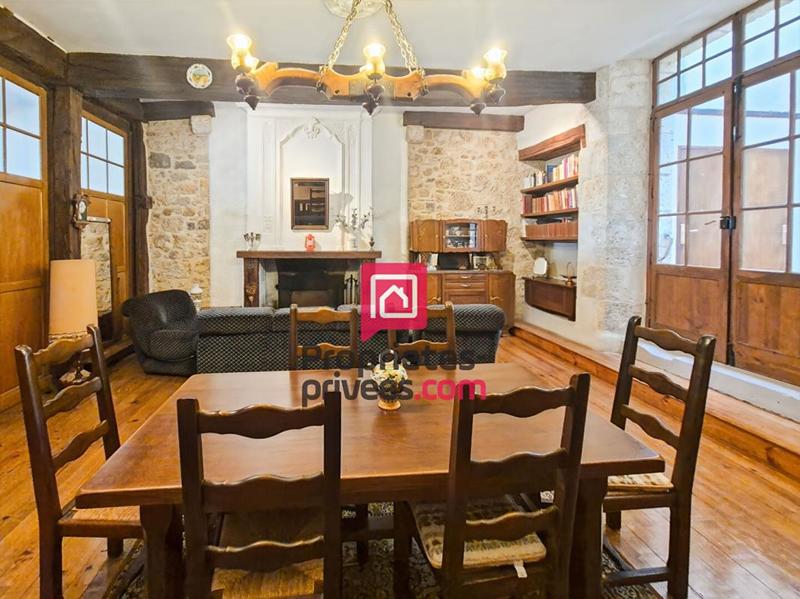 Maison - 270 m² - 8 pièces