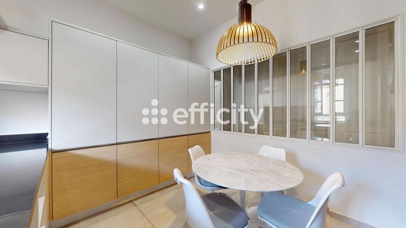 Appartement - 222 m² - 5 pièces