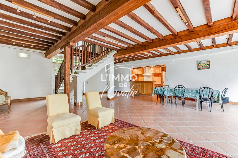 Demeure - 1 000 m² - 21 pièces