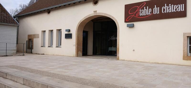 Château - 1 000 m²