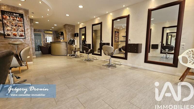 Local commercial - 99 m² - 2 pièces