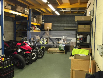 Entrepôt - 270 m²