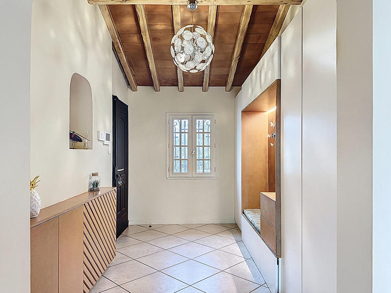 Maison - 240 m² - 7 pièces