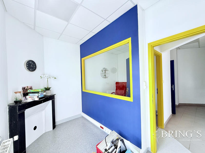 Local commercial - 100 m² - 4 pièces