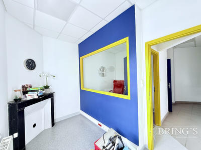 Local commercial - 100 m² - 4 pièces