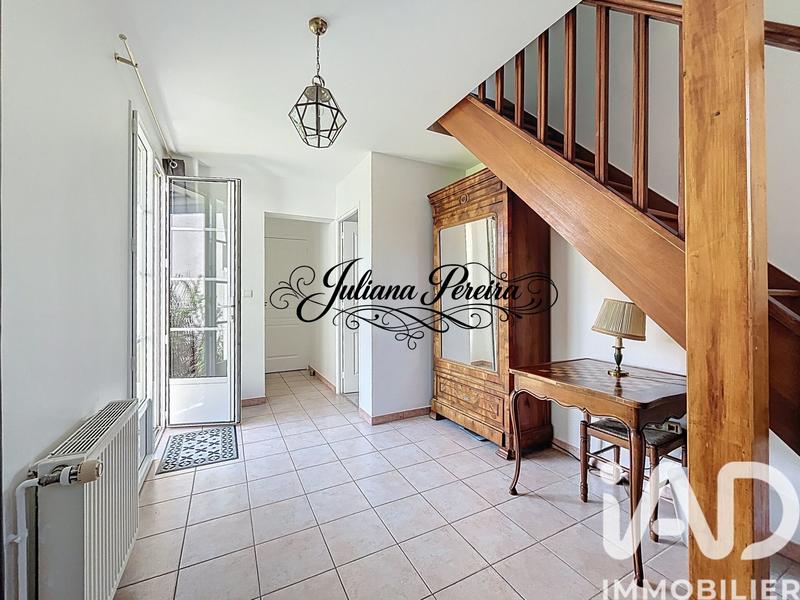 Maison - 205 m² - 9 pièces