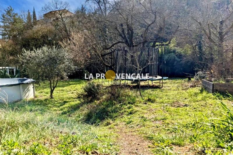 Terrain constructible - 650 m²